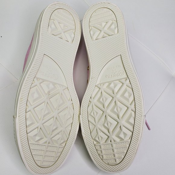 Chuck Taylors Converse Sneakers Size 9 - Picture 4 of 5